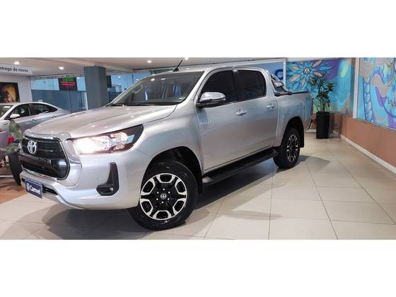 TOYOTA HILUX 2.8 D-4D TURBO DIESEL CD SRV 4X4 AUTOMÁTICO
